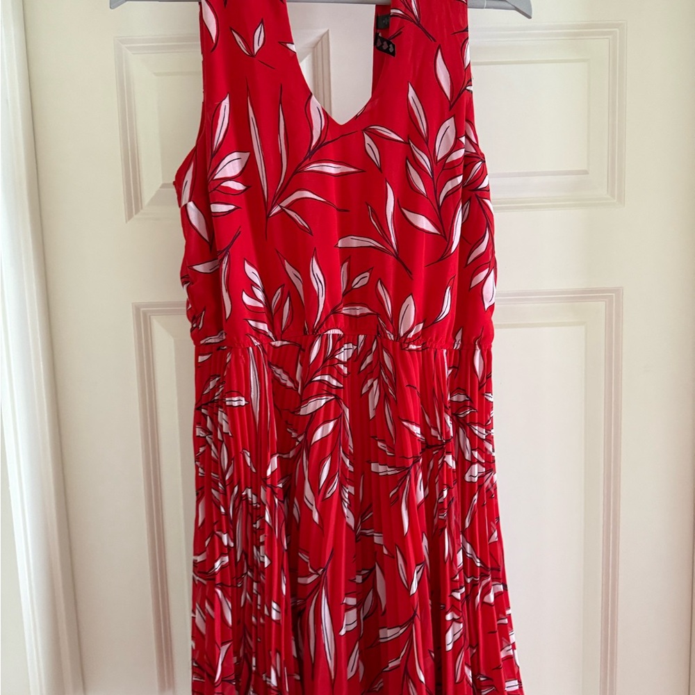 Red Leaf Print Sleeveless Dress